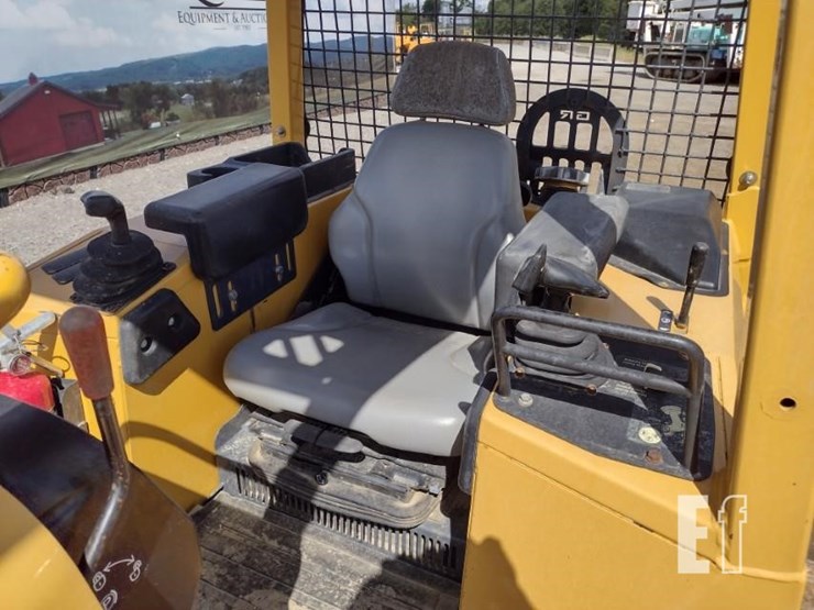 2004-deere-650h-image-12