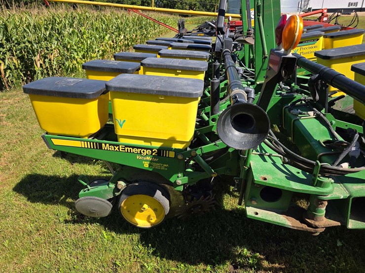 john-deere-7200-image-26