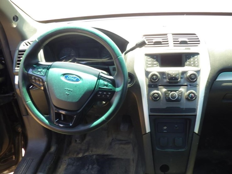 2015-ford-explorer-image-10