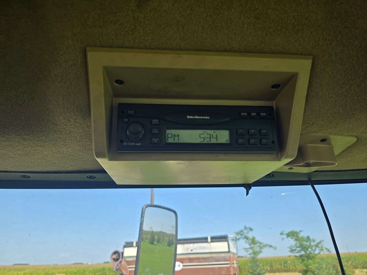 2004-john-deere-8320-image-63
