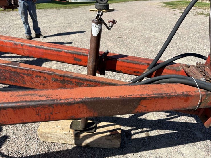 massey-ferguson-129-image-17