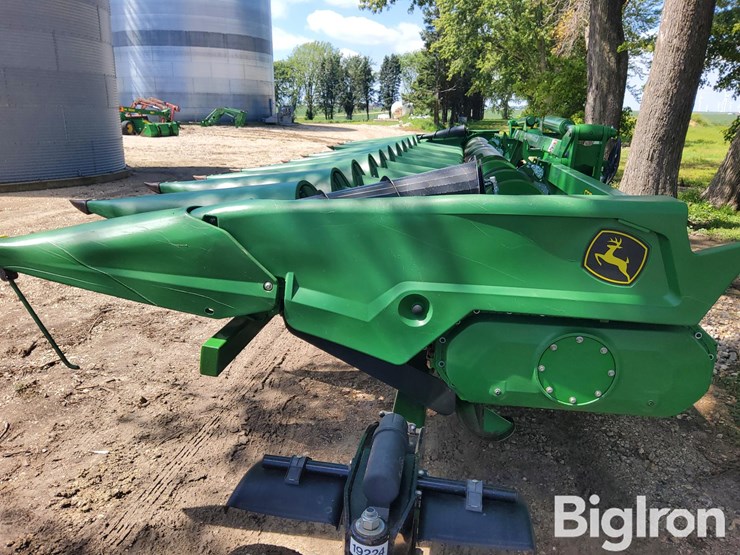 2023-john-deere-c12f-image-8