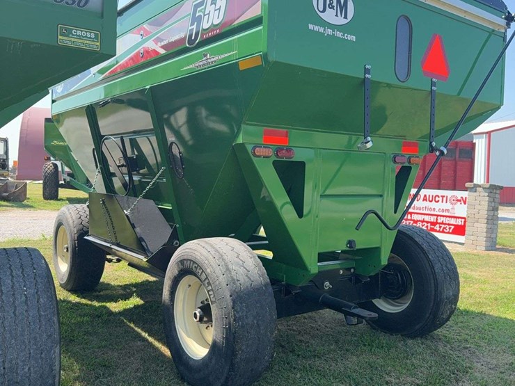 2020-j&m-555-gravity-wagon,-almost-like-new,-used-two-season,-surge-brakes,-roll-tarp,-extendable-tongue,-left-hand-unload-image-5