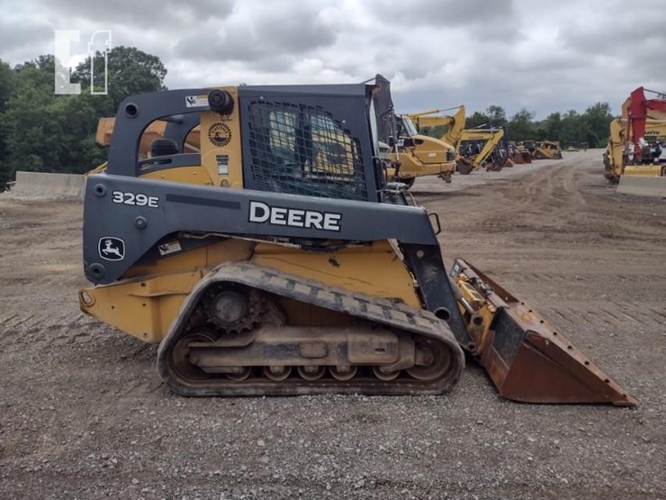 2015-deere-329e-image-3