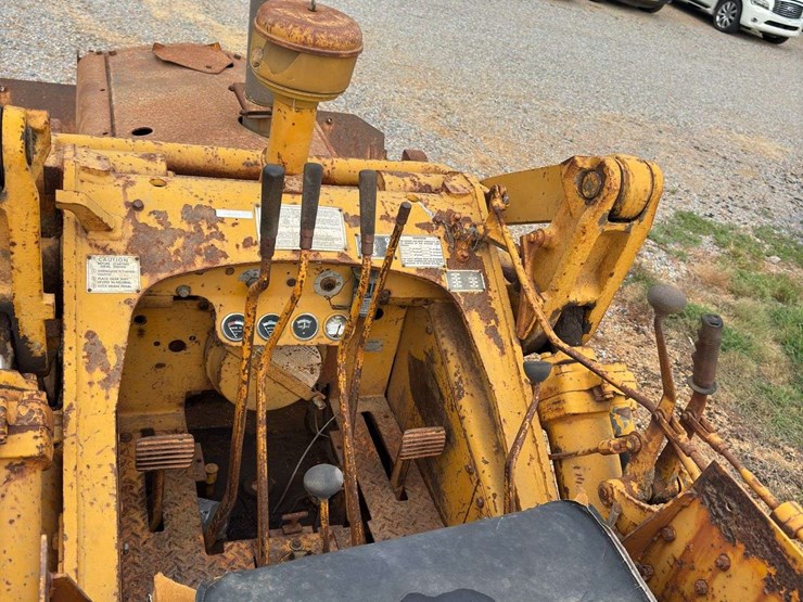 caterpillar-933-image-16