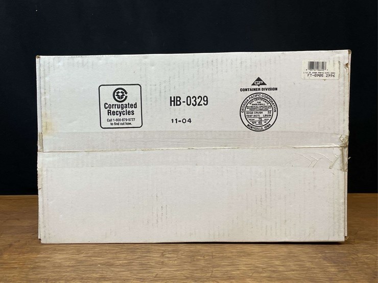 1/16-mf-8480-2004-agco-parts-expo-nib-sm-image-25