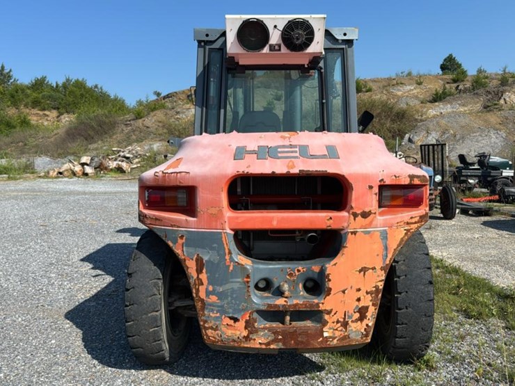 #165-•-2017-heli-americas-cpcd100-forklift-image-4