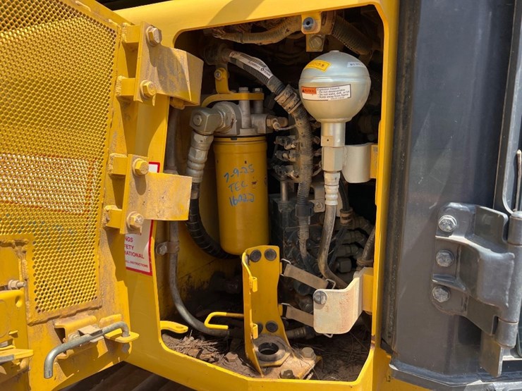 2021-komatsu-d39px-24-image-23