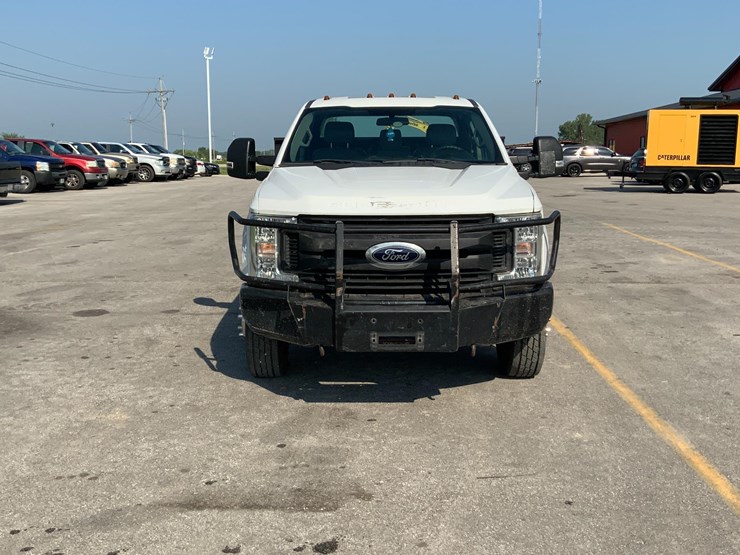 2017-ford-f350-xl-image-7