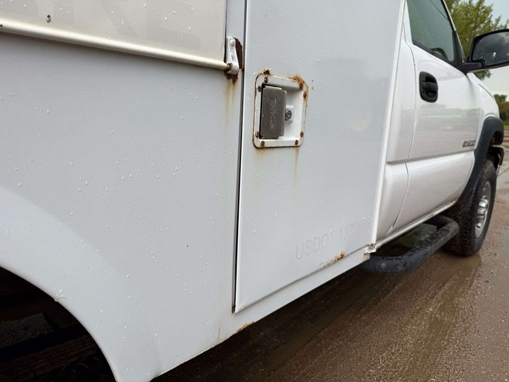 2006-chevrolet-2500-image-23