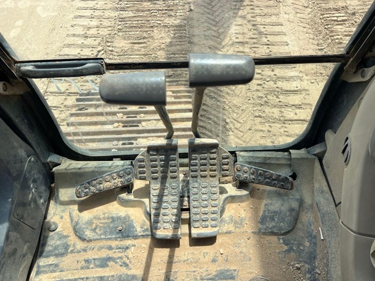 2008-deere-270d-lc-image-45