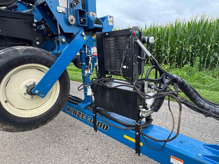 2014-kinze-3600-image-13