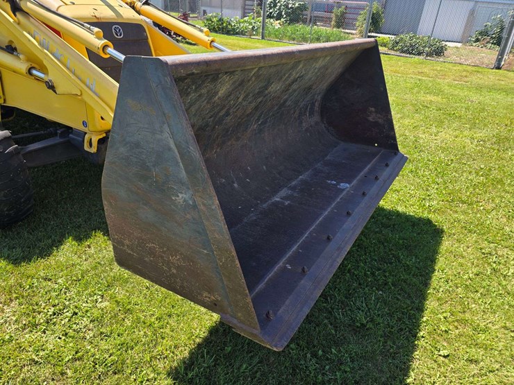 new-holland-lb75-image-24