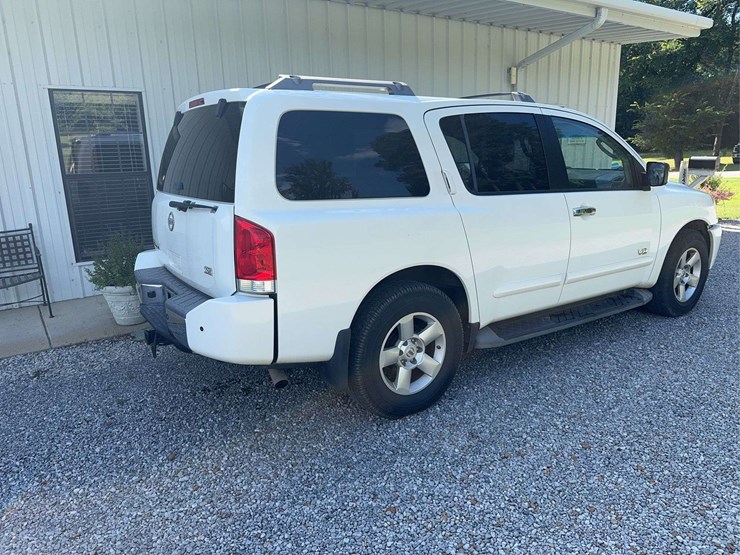 2007-nissan-armada-image-8