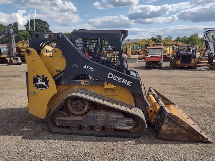 2022-deere-317g-image-3