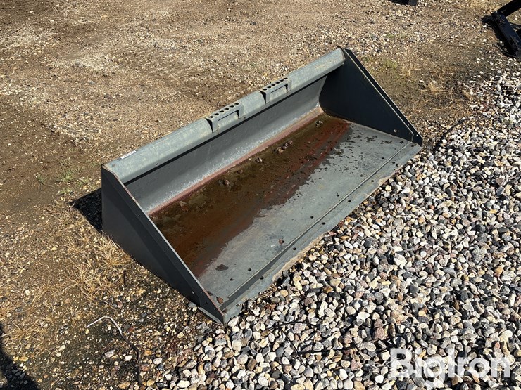 bobcat-74”-heavy-duty-skid-steer-bucket-image-3