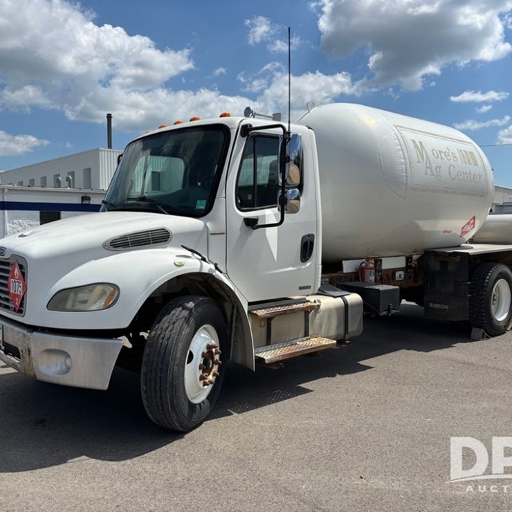 2006 Freightliner Business Class (DR12083)