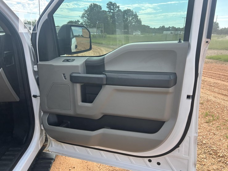 2020-ford-f150-image-38