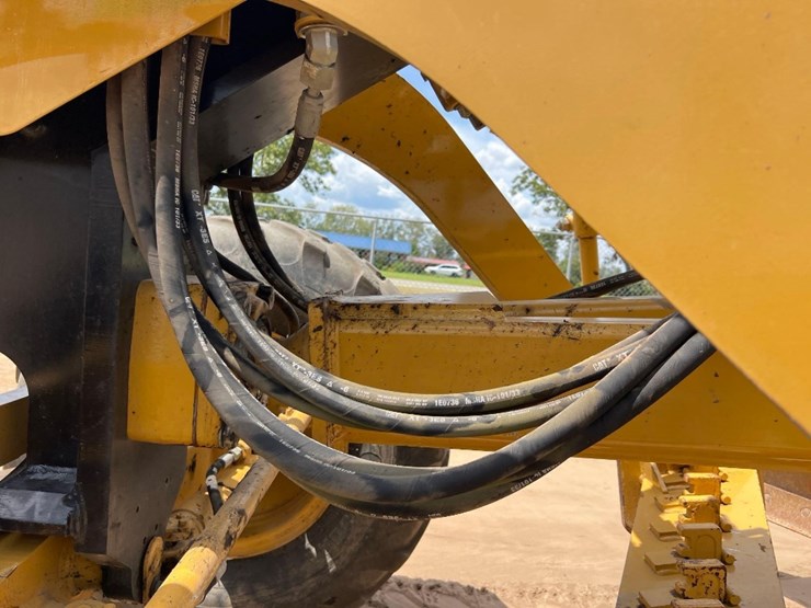 2020-caterpillar-120-image-10