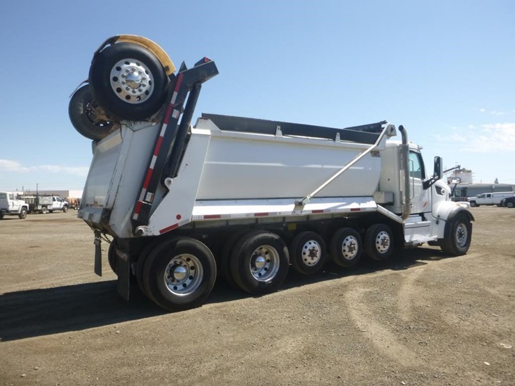 2020-peterbilt-567-image-3