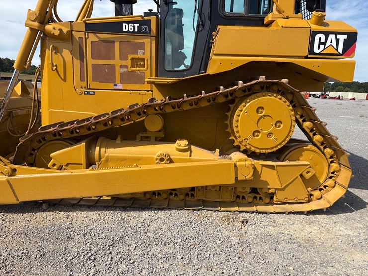2007-caterpillar-d6t-xl-image-8
