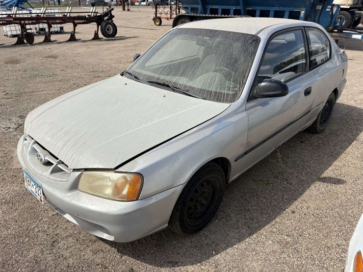 2000-hyundai-accent,-2-door,-175/70r13-tires,-5-speed-manual,-cloth,-receiver-hitch,-161058-miles,-t-image-1