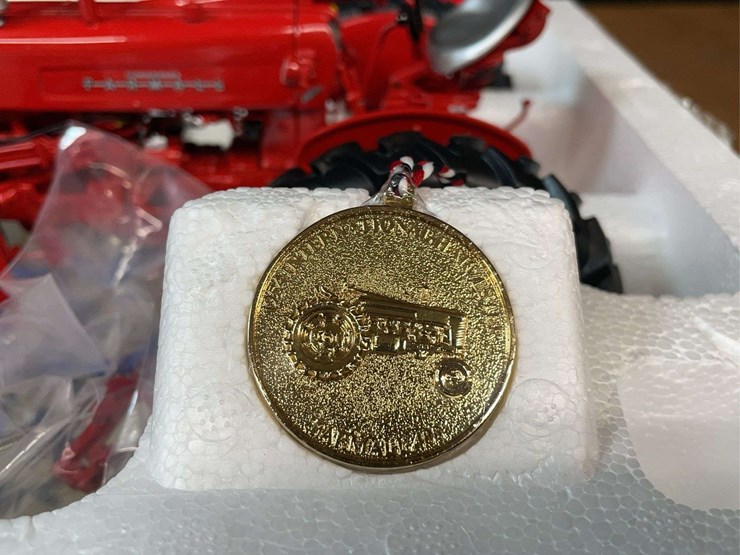 1/16-farmall-400-w/cultivator-50th-anniversary-nib-ertl-image-11