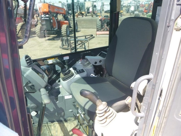 2022-deere-35g-image-8
