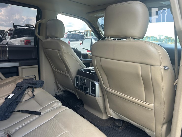 2020-ford-f150-image-29