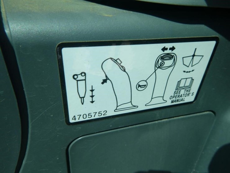 2022-deere-35g-image-40