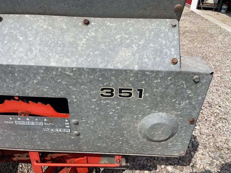 avco-new-idea-manure-spreader-image-3