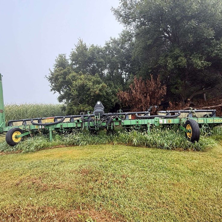 2006 JOHN DEERE 7300