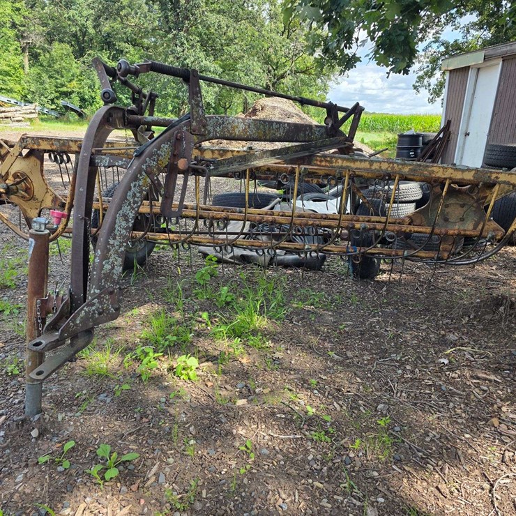 NEW HOLLAND 56