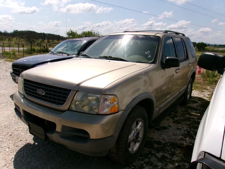 2002-ford-explorer-image-1