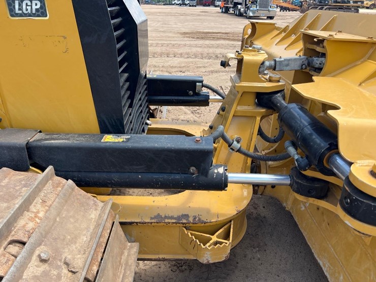 2021-caterpillar-d4-lgp-image-21