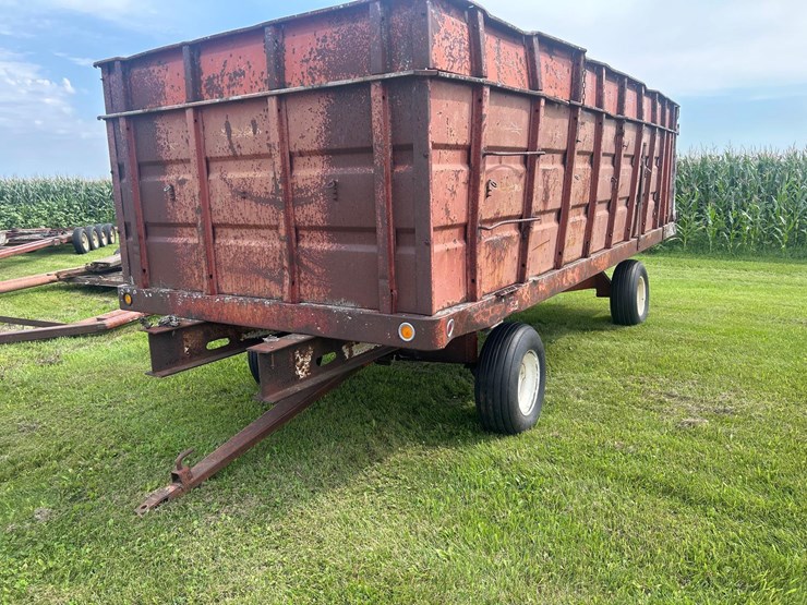 bradford-custom-grain-wagon-image-1