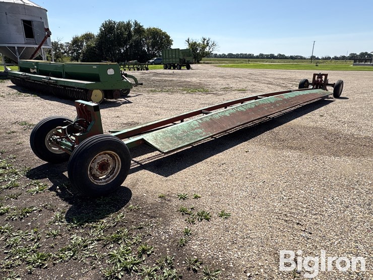kuhn-30'-grain-drill-transport-image-5