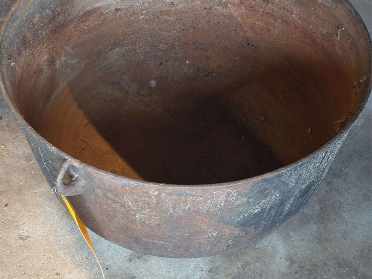 cast-iron-cauldron-image-3