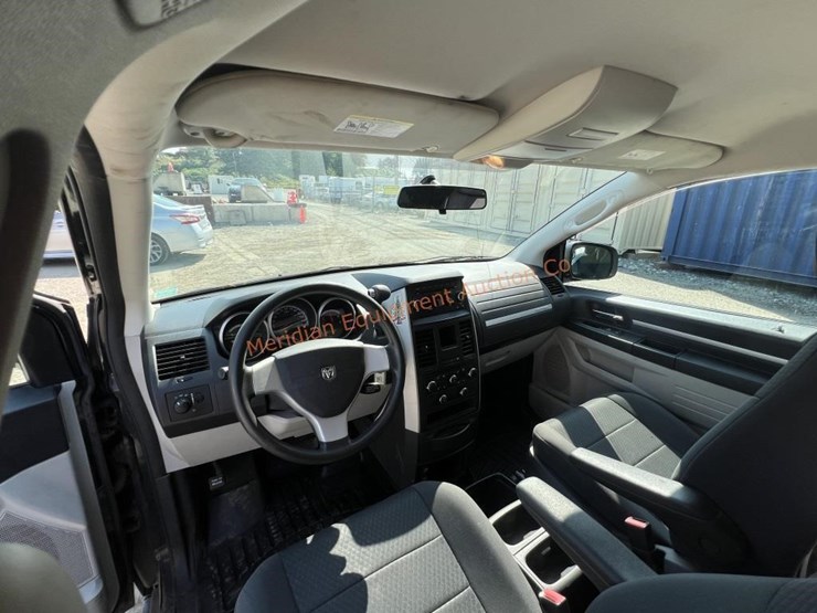 2010-dodge-grand-caravan-se-image-26