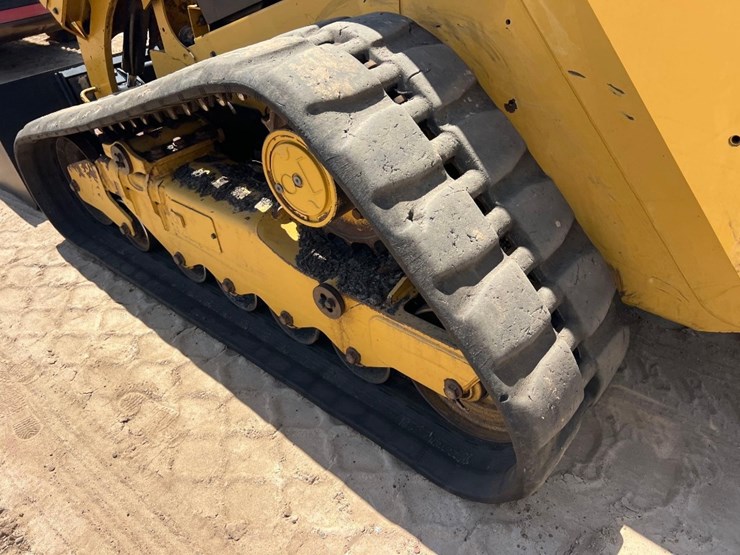 2022-caterpillar-279d3-image-21