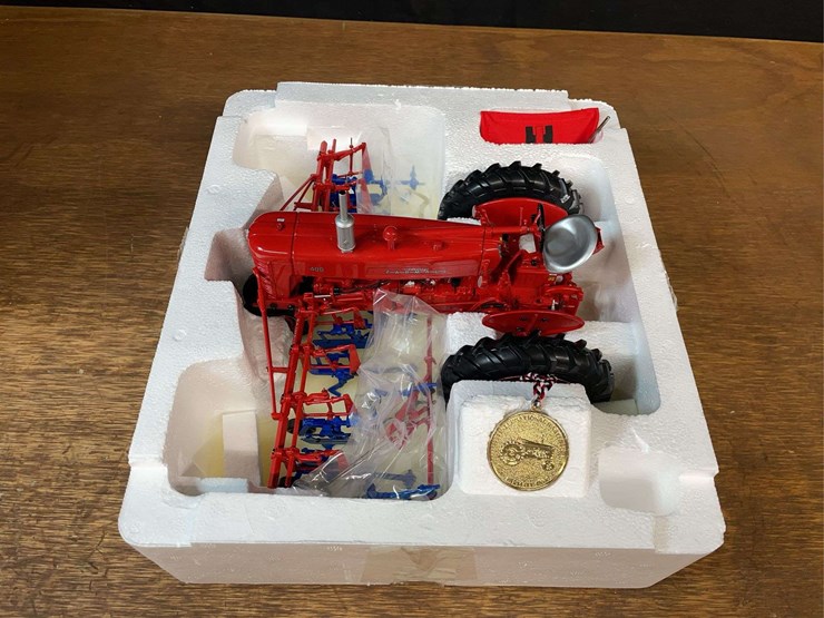 1/16-farmall-400-w/cultivator-50th-anniversary-nib-ertl-image-3
