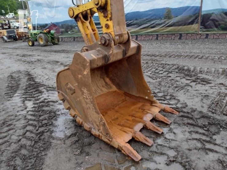 2017-komatsu-pc240-lc-11-image-16