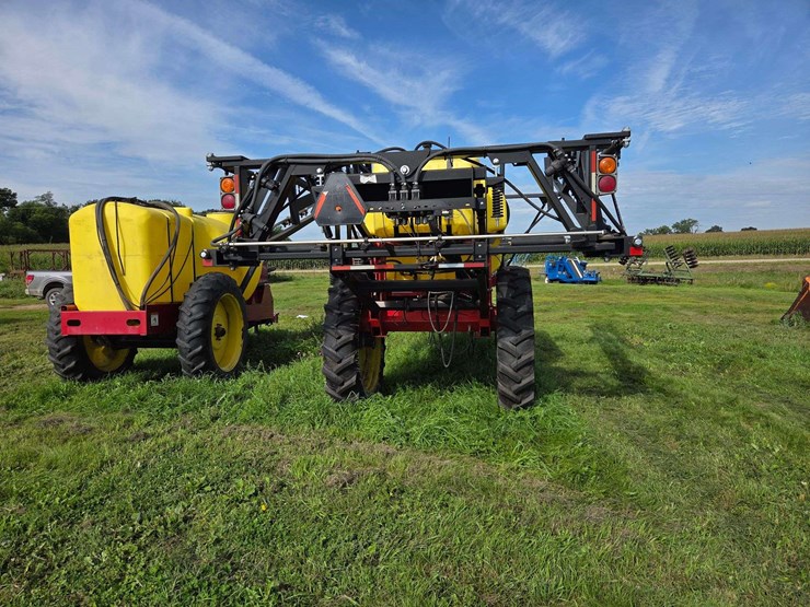 gregson-sprayer,-60’-boom,-adjustable-axles,-1000-gallon-tank,-100-gallon-rinse-tank,-12.4-x-38”-tir-image-6