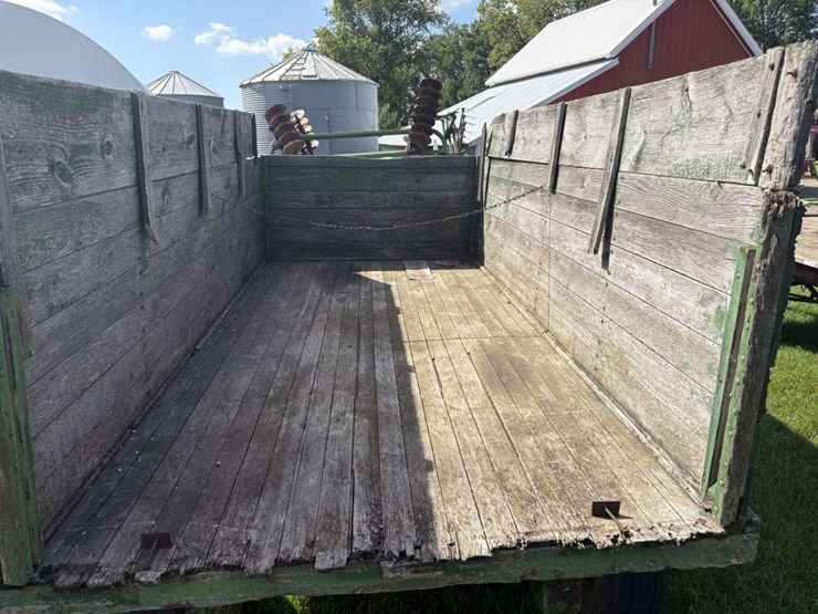 barge-box,-wood,-68”x12’,-31”-sides,-with-sideboards,-on-minnesota-4-wheel-gear,-hoist,-no-endgate-image-7