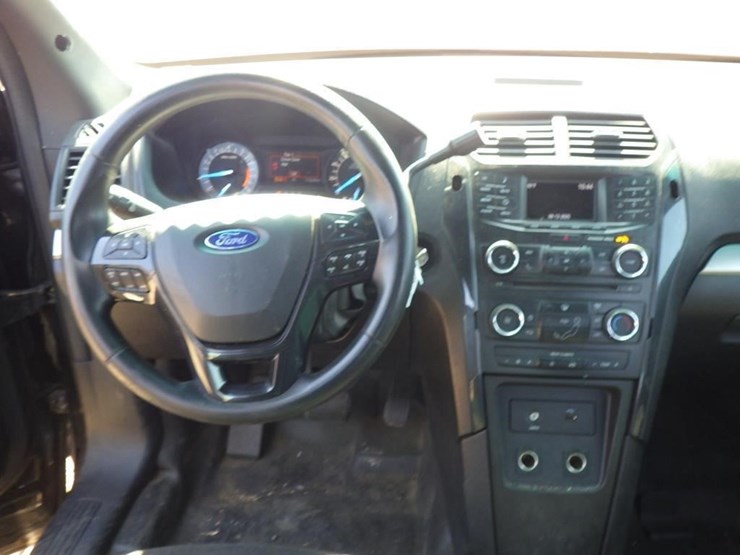 2017-ford-explorer-image-9