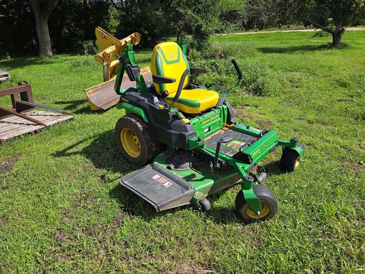 2023-john-deere-la-image-1