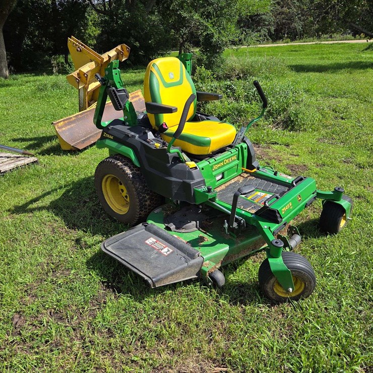 2023 JOHN DEERE LA