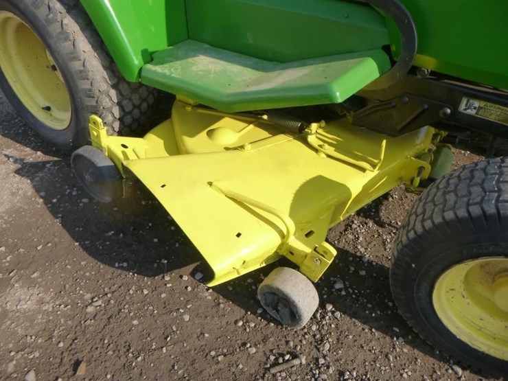john-deere-240-image-11