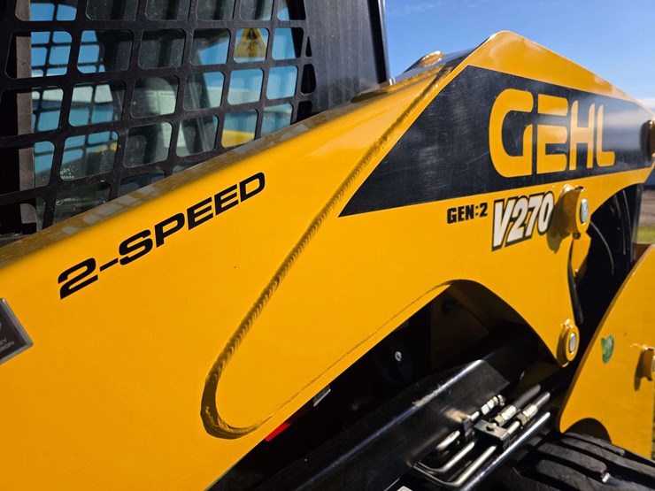 2019-gehl-v270-image-24
