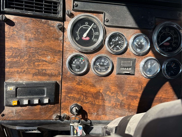 1997-peterbilt-385-image-48